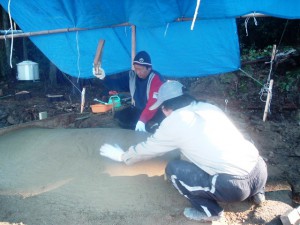 炭窯の天井たたき（伊豆炭窯）