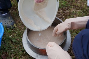 南伊豆の弓ヶ浜でこんにゃく作り