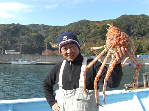 河津沖の高足ガニはレストランで食べると1万円以上ですが・・・