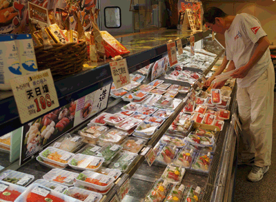 スーパーあおき広岡店は地魚が充実している。