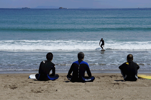 弓ヶ浜でサーフィンスクール